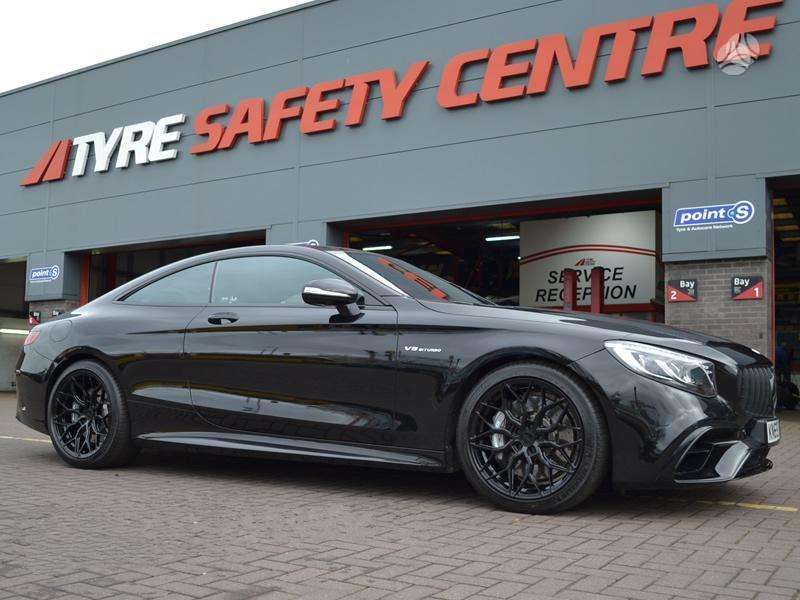 RIVIERA RF108 Gloss Black Flow Formed, light alloy, R19