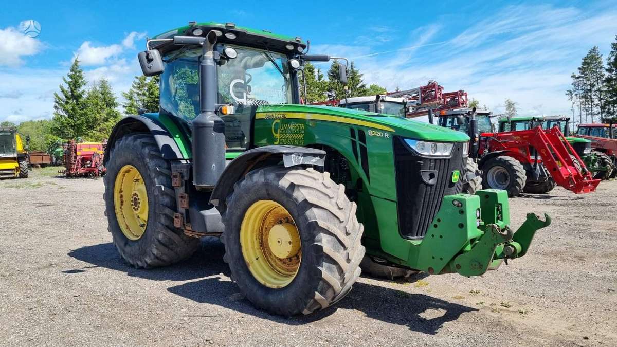 John Deere 8320 R, tractors