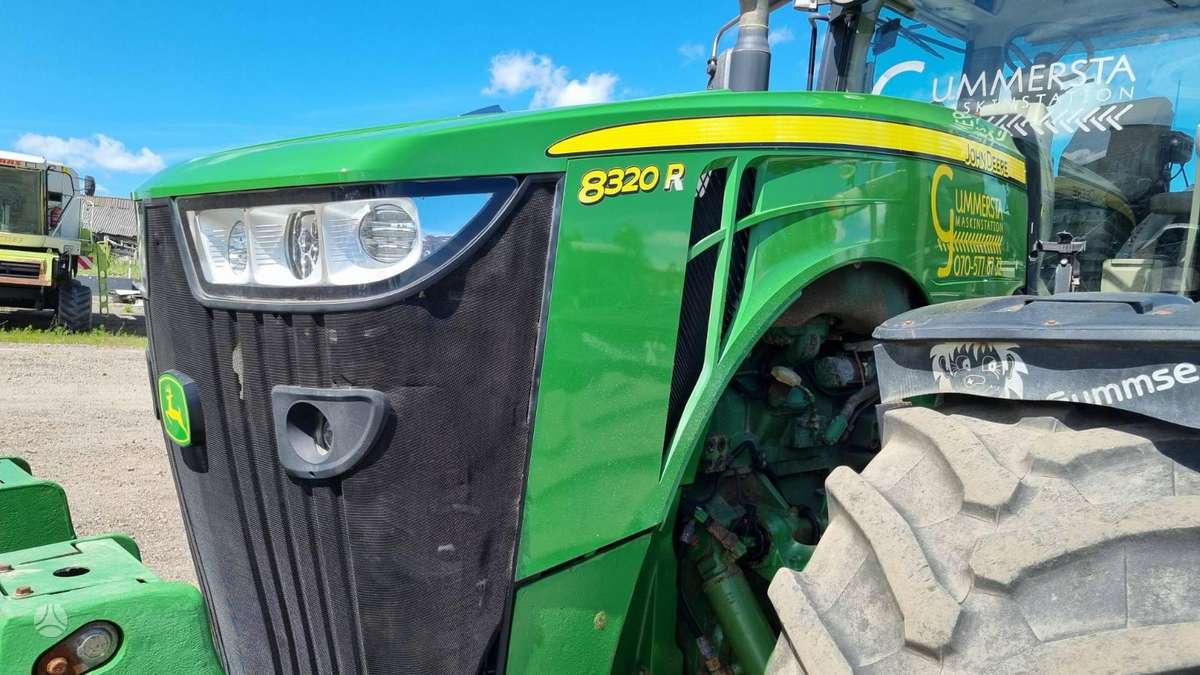 John Deere 8320 R, tractors