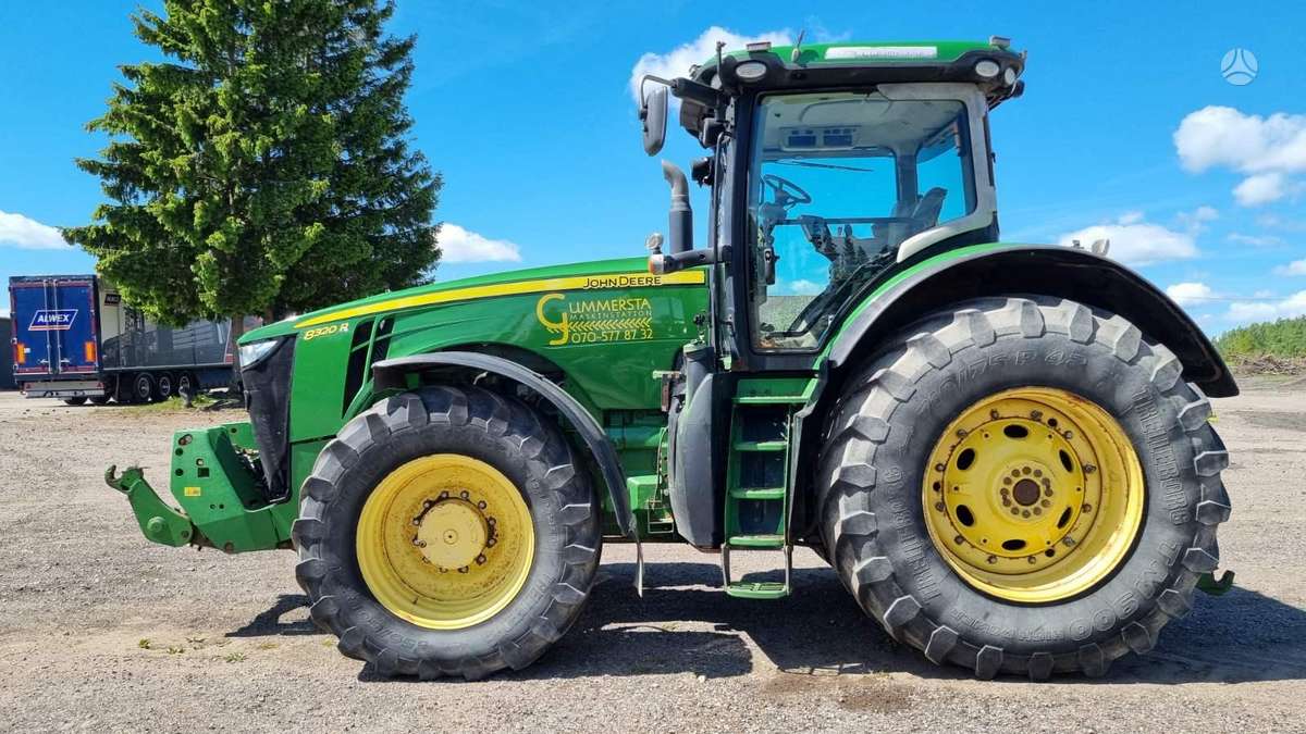 John Deere 8320 R, tractors