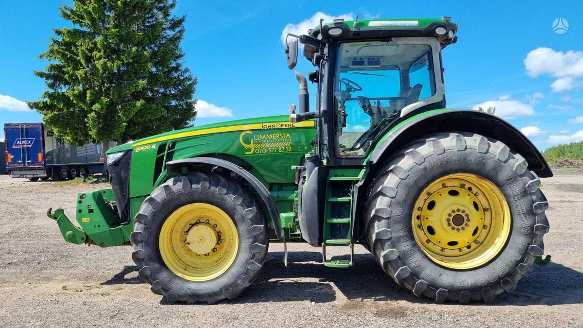 John Deere 8320 R, traktoriai