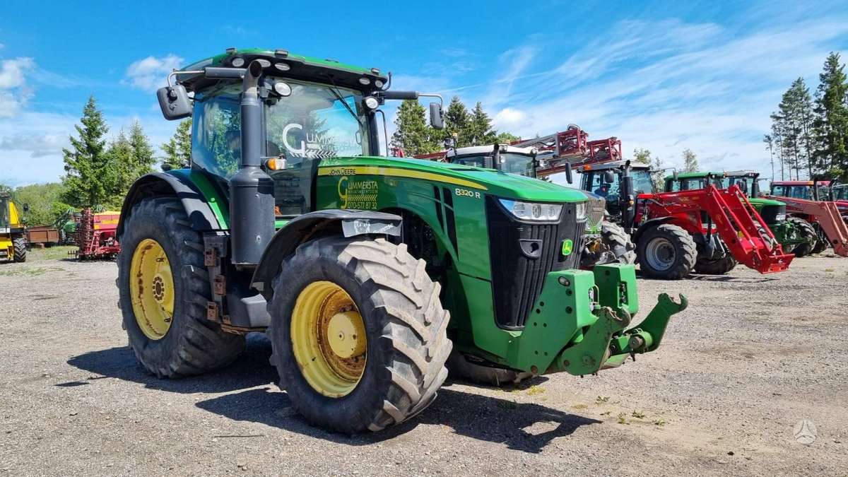 John Deere 8320 R, tractors
