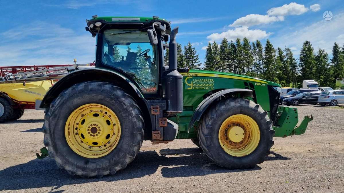 John Deere 8320 R, traktoriai