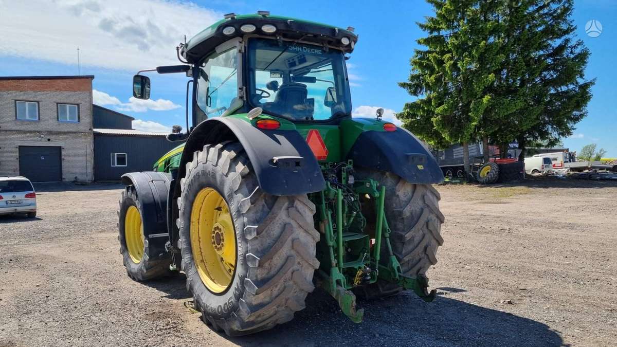 John Deere 8320 R, tractors