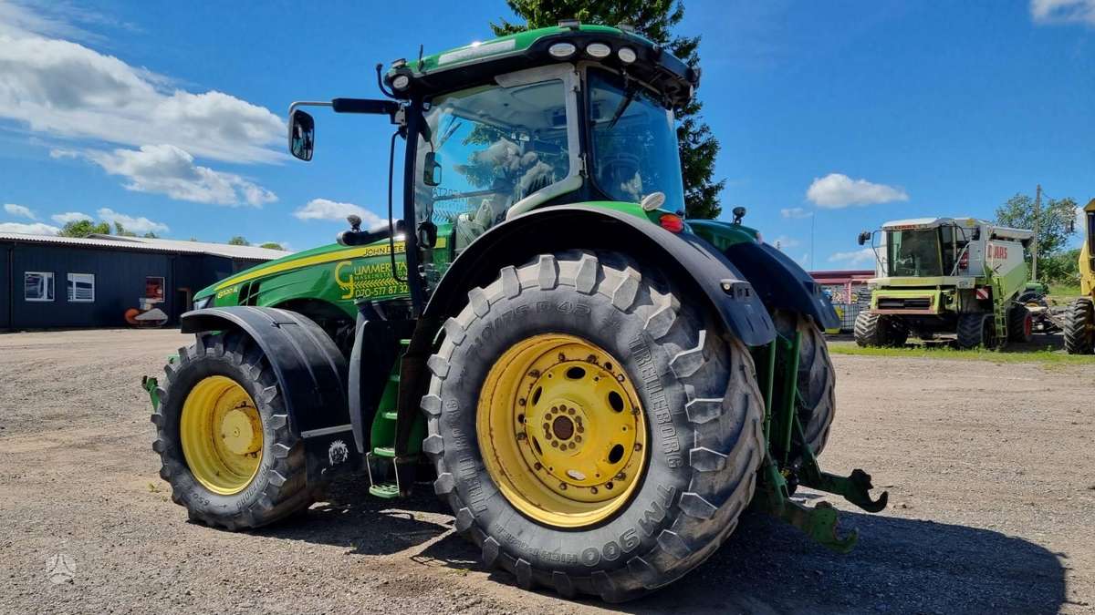 John Deere 8320 R, tractors