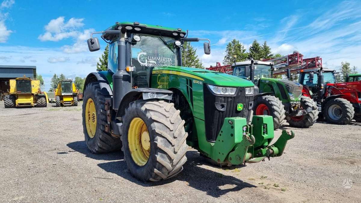 John Deere 8320 R, traktoriai