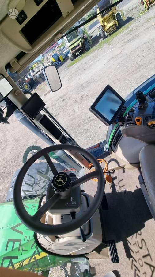 John Deere 8320 R, tractors