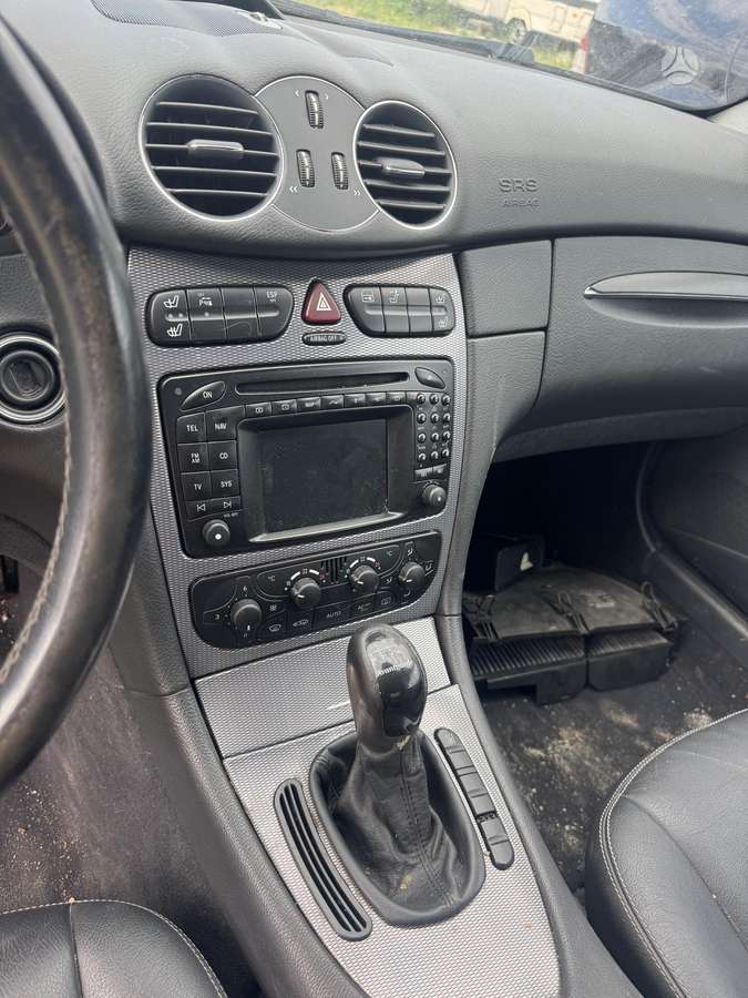 Mercedes-Benz CLK270 dalimis