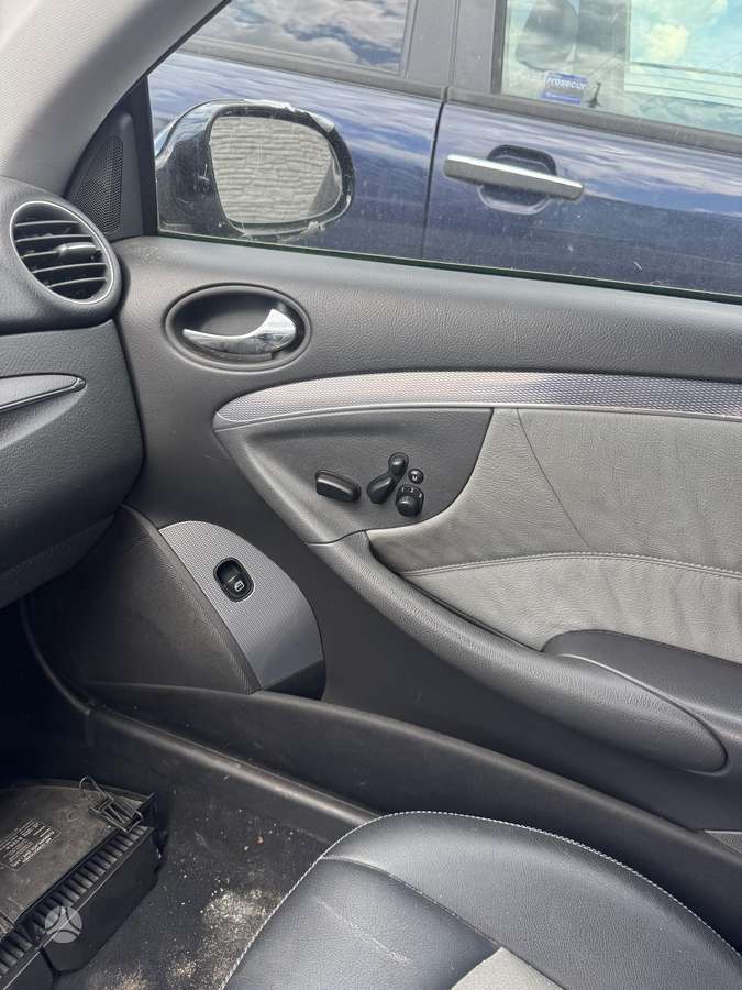 Mercedes-Benz CLK270 dalimis