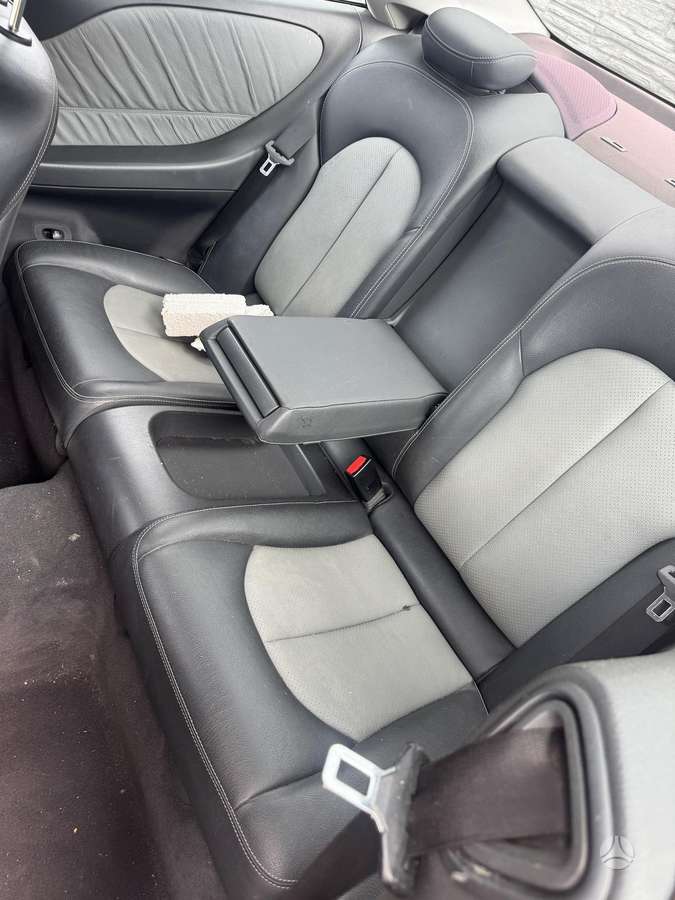 Mercedes-Benz CLK270 dalimis