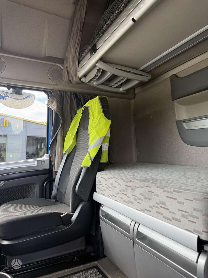 DAF XF 410 FAR, autovežiai