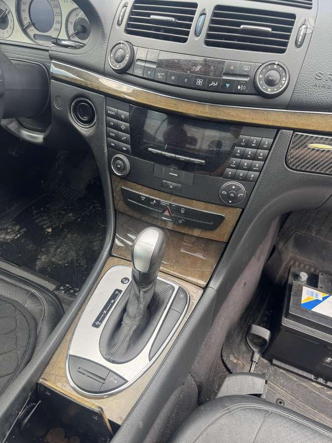 Mercedes-Benz E270 dalimis