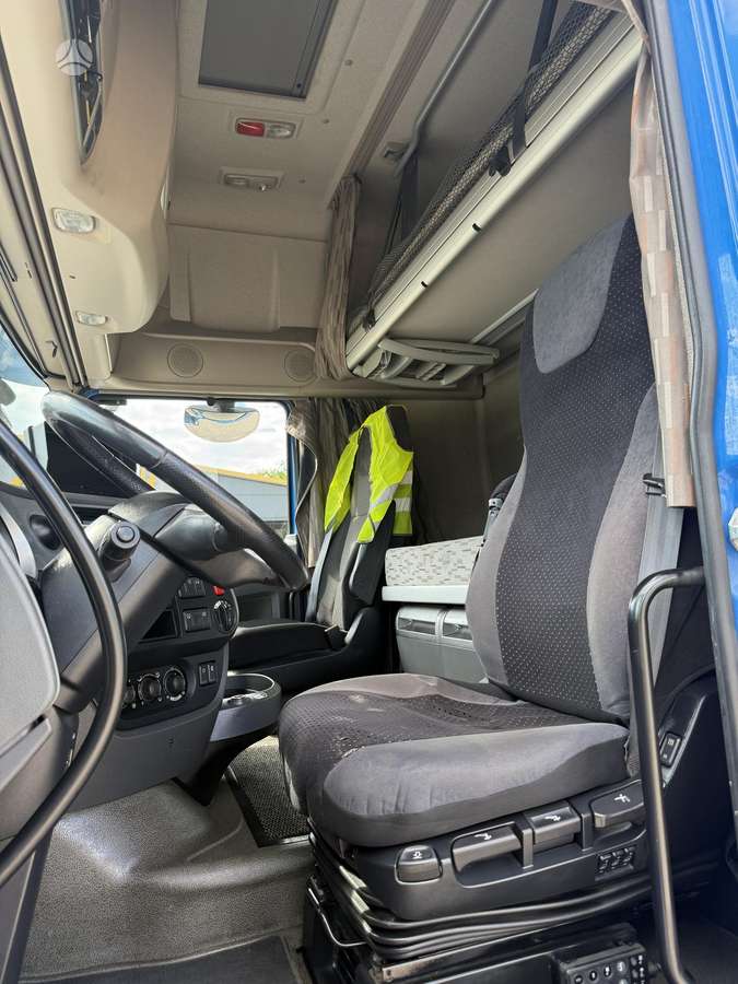 DAF XF 410 FAR, autovežiai