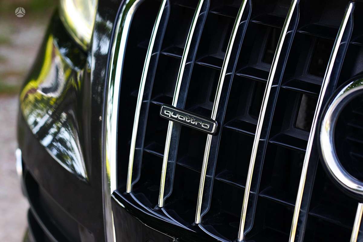 Audi Q5, 2.0 l., off-road / crossover