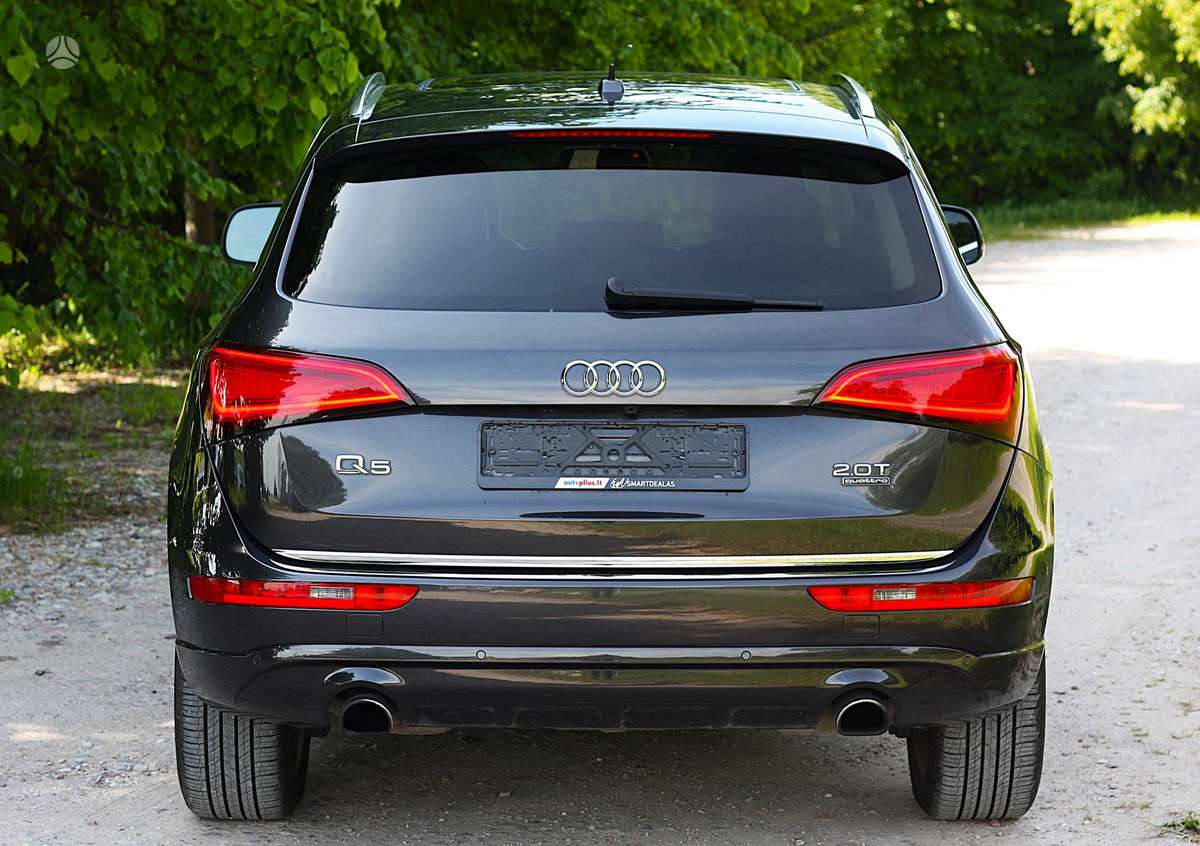 Audi Q5, 2.0 l., off-road / crossover