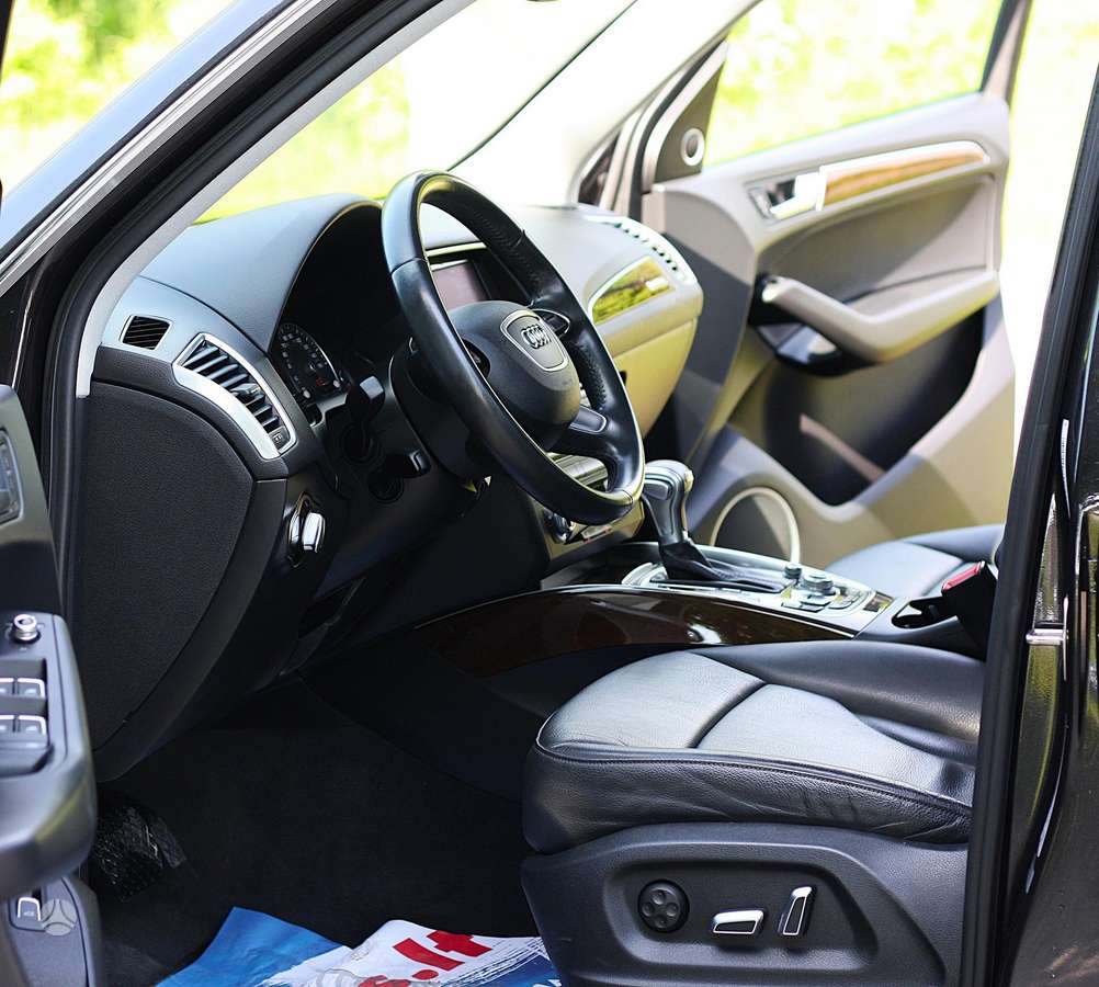 Audi Q5, 2.0 l., off-road / crossover