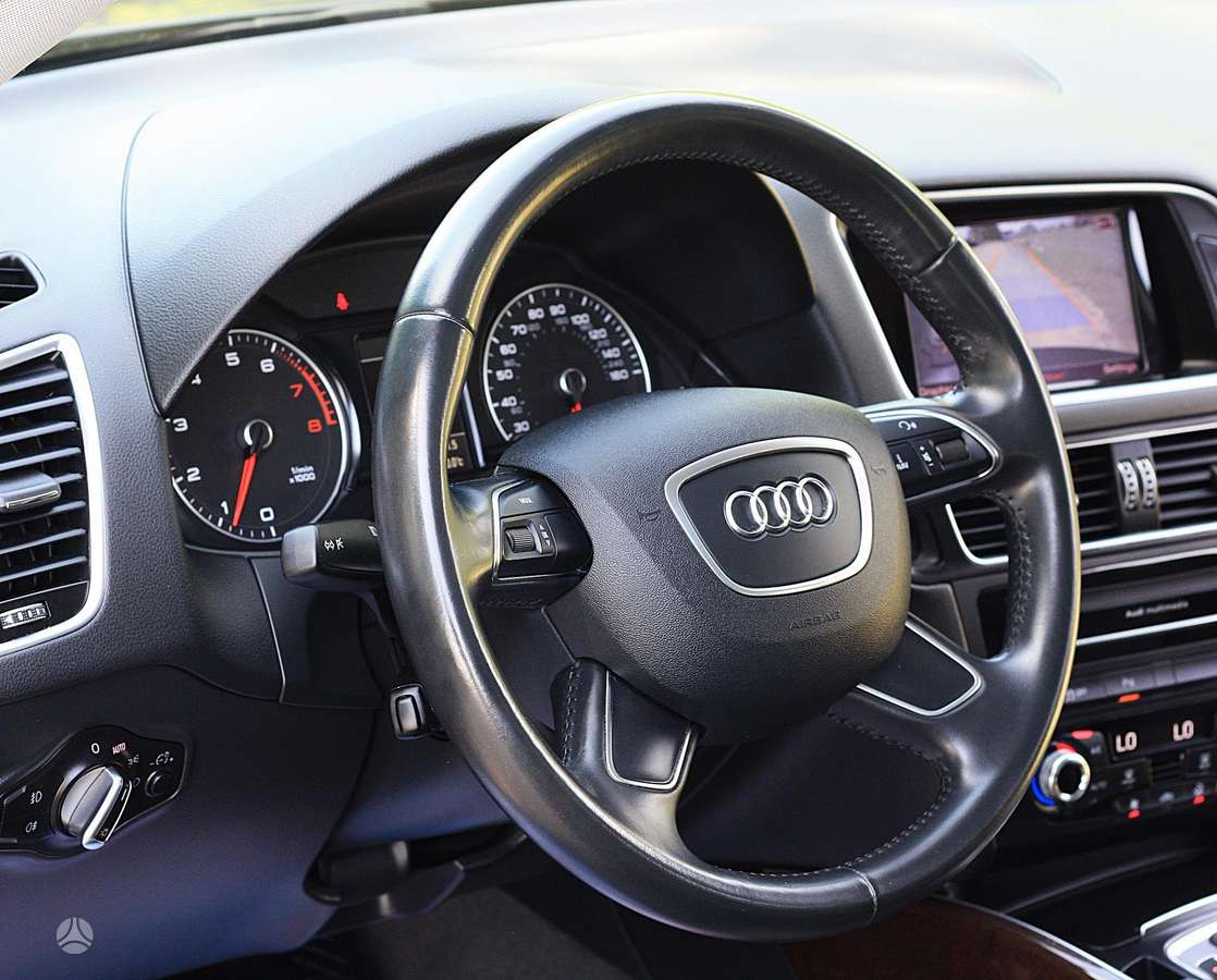 Audi Q5, 2.0 l., off-road / crossover