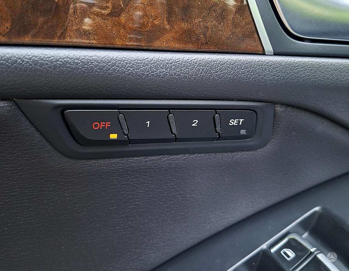 Audi Q5, 2.0 l., off-road / crossover
