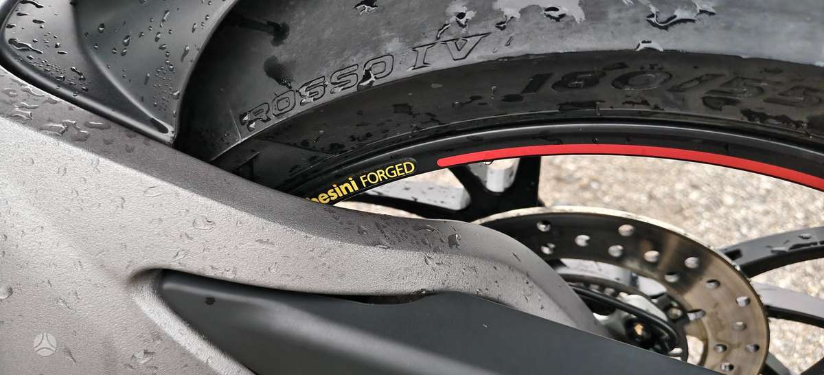 Ducati Hypermotard 937cc, superbikes
