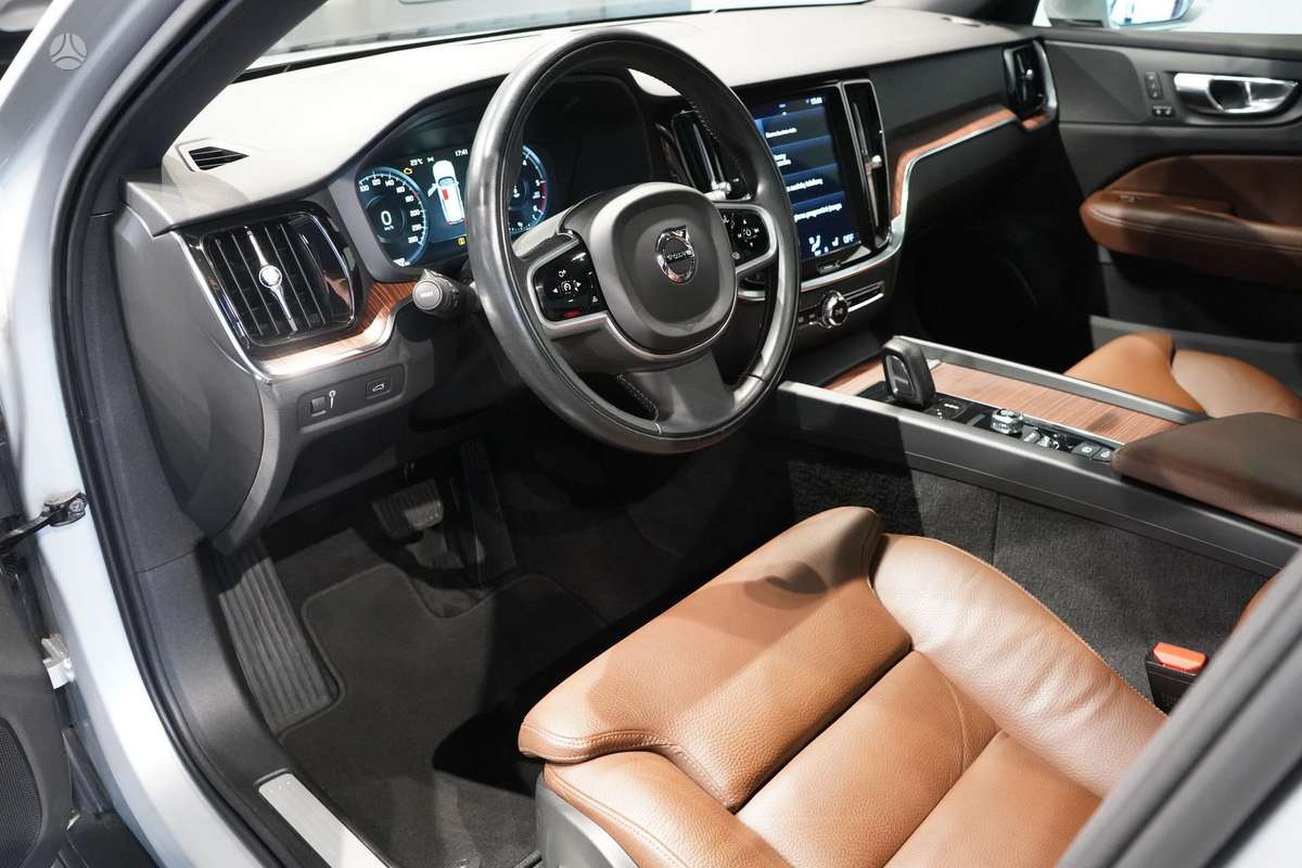 Volvo V60 Cross Country - 8