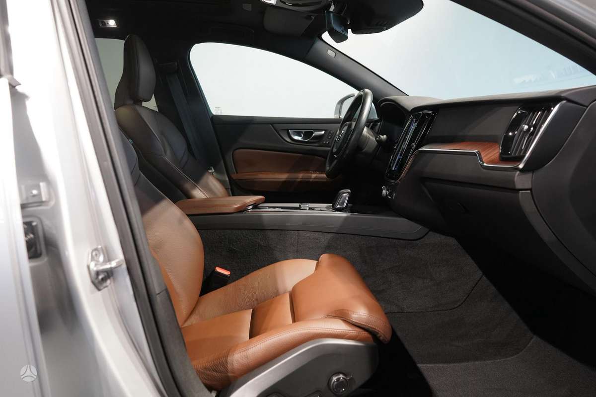 Volvo V60 Cross Country - 10