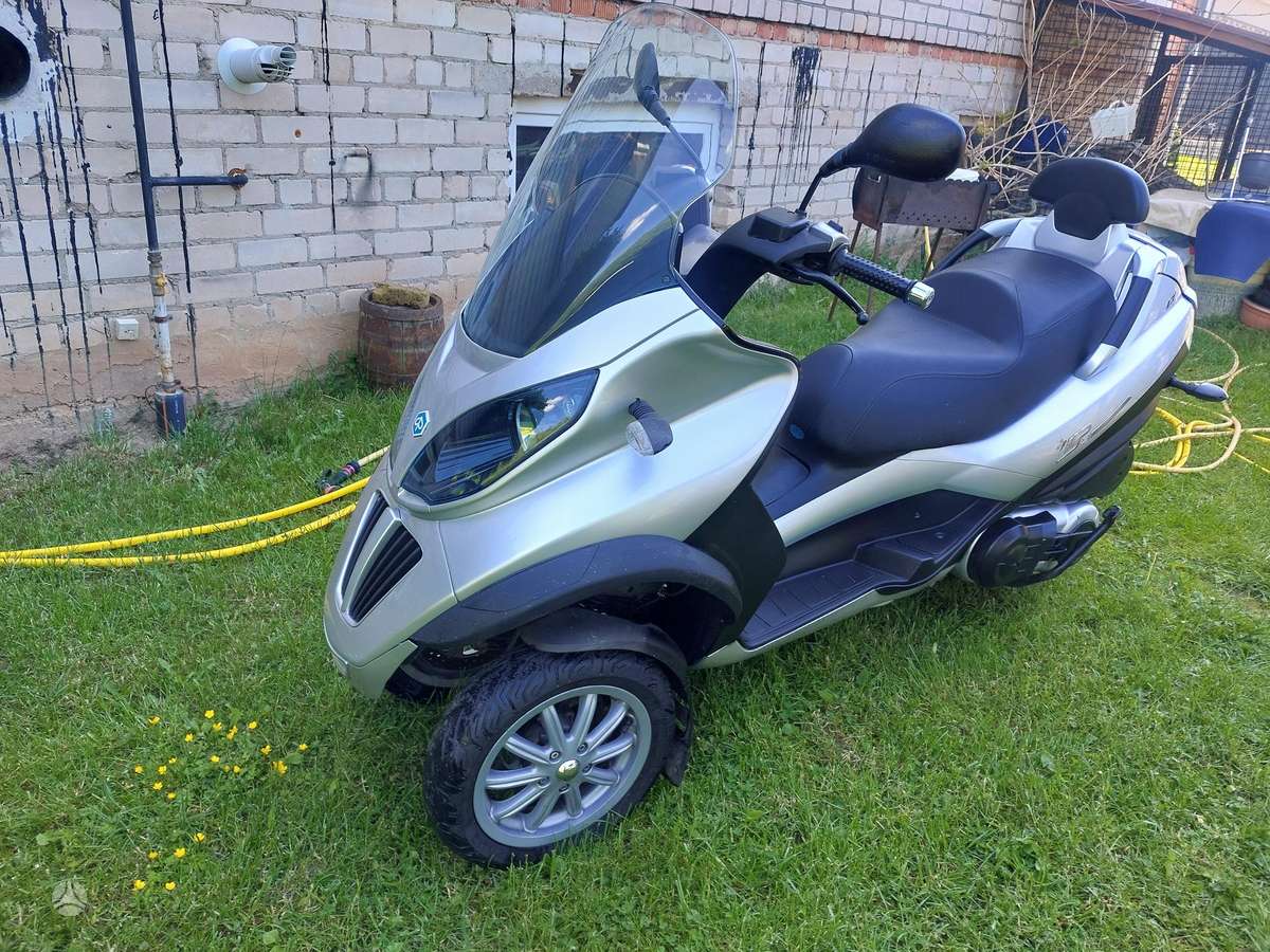 Piaggio MP3 400cc, trikes