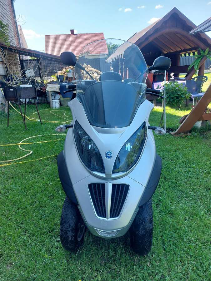 Piaggio MP3 400cc, trikes