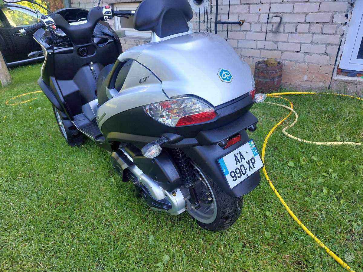 Piaggio MP3 400cc, trikes