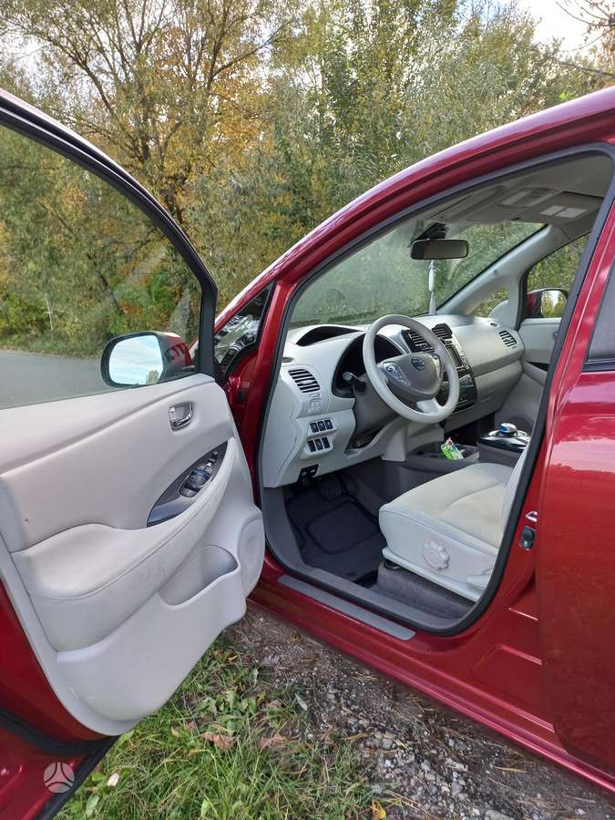 Nissan Leaf, hatchback