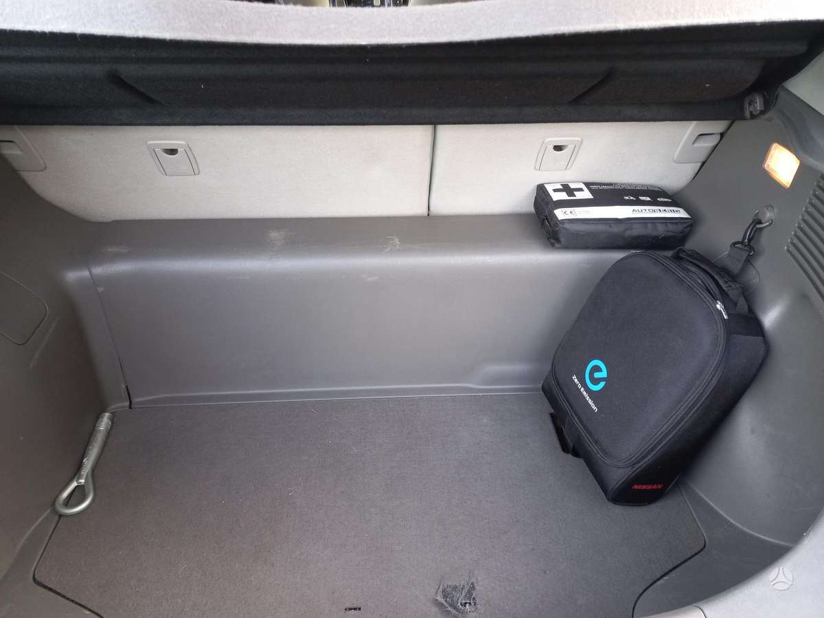 Nissan Leaf, hatchback