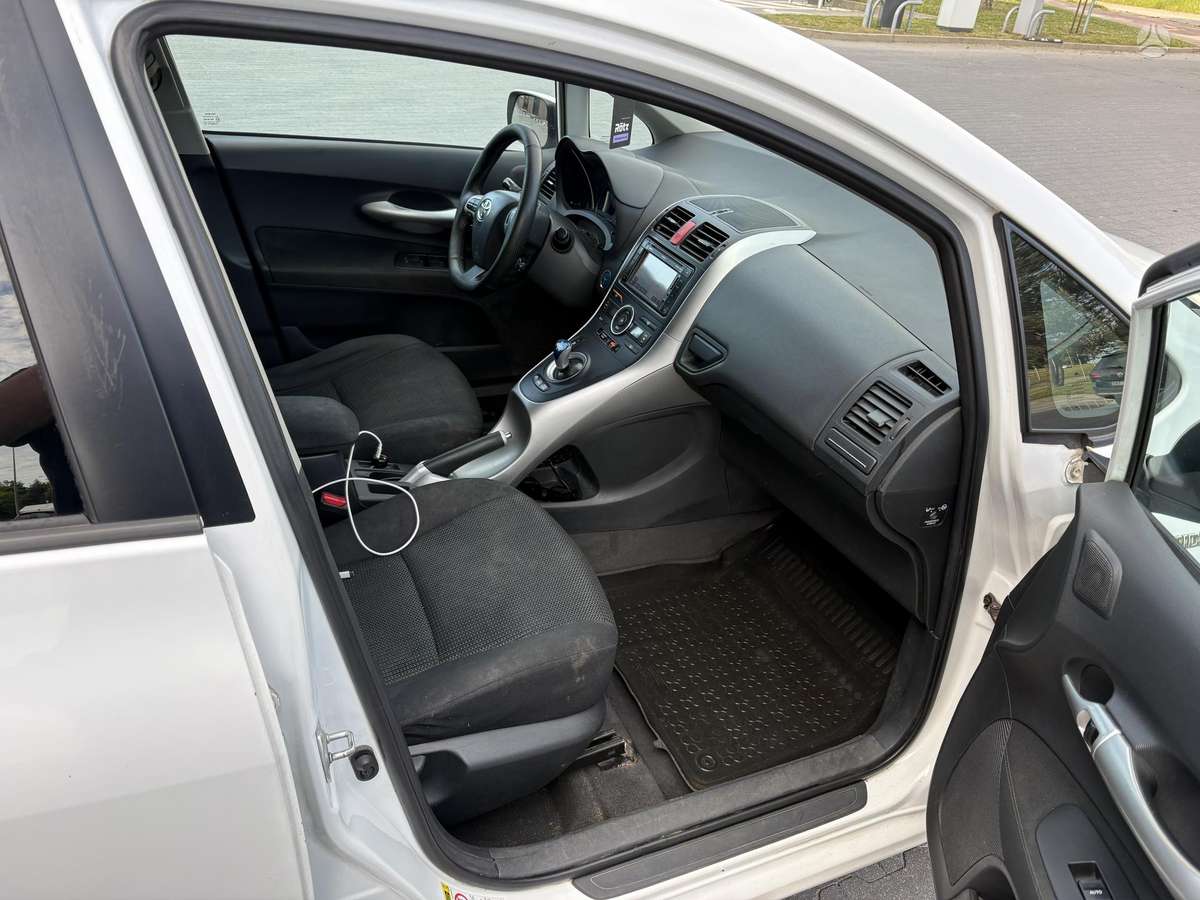 Toyota Auris - 11