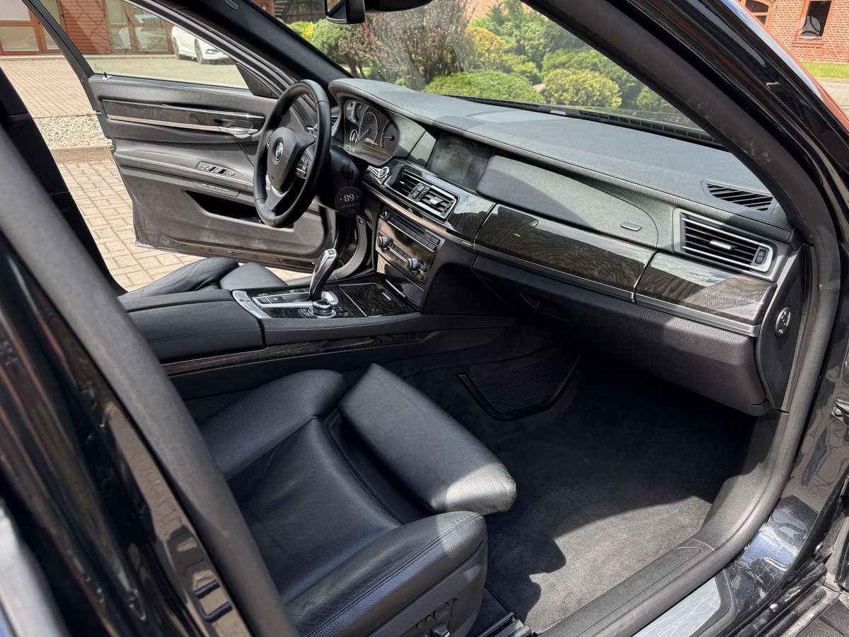 BMW 730, 3.0 l., Седан