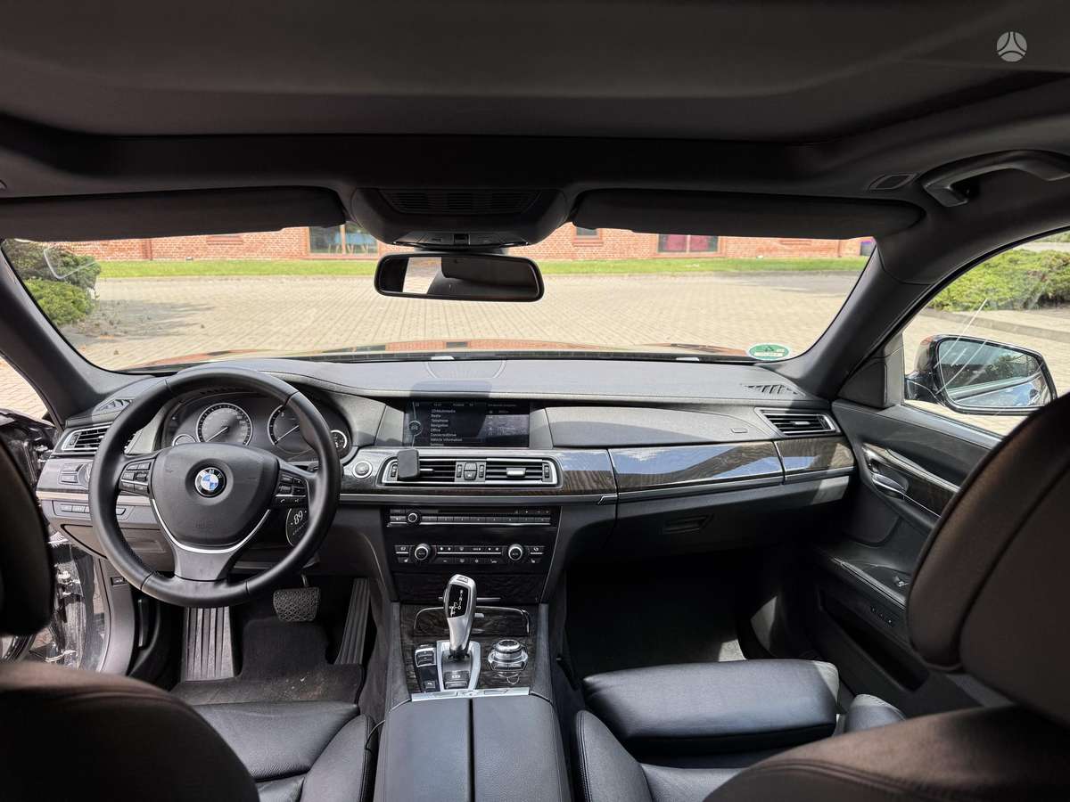 BMW 730, 3.0 l., Седан