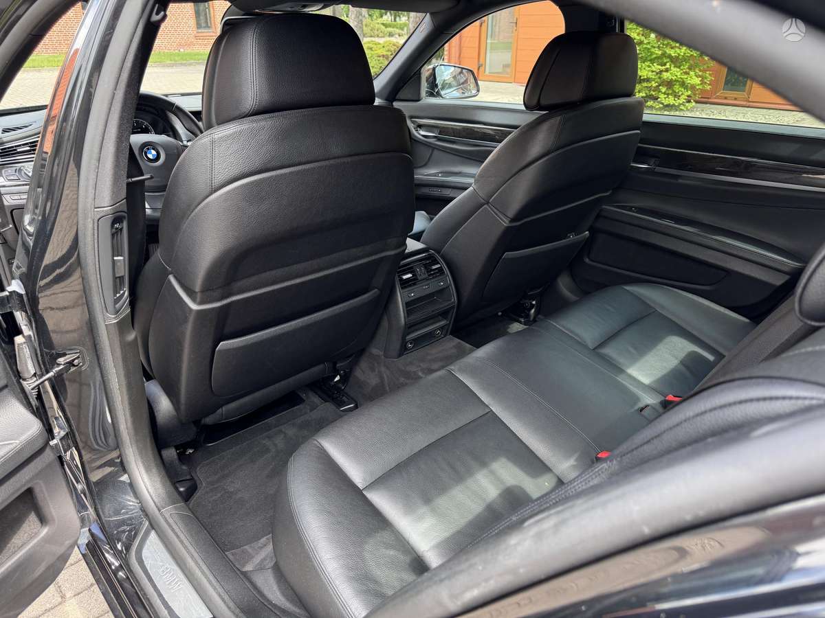 BMW 730, 3.0 l., Седан
