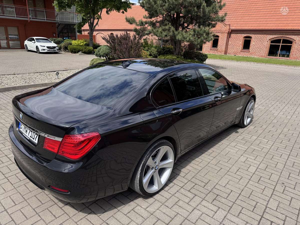BMW 730, 3.0 l., Седан