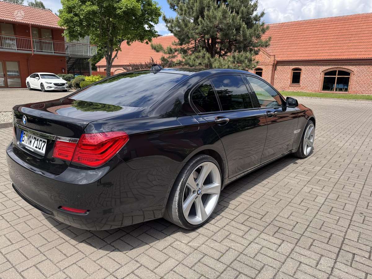 BMW 730, 3.0 l., Седан