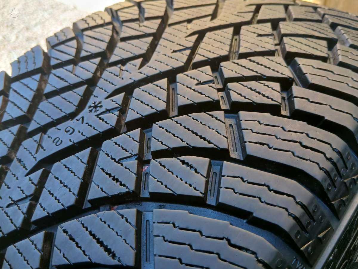 Nokian, всесезонные 235/55 R19