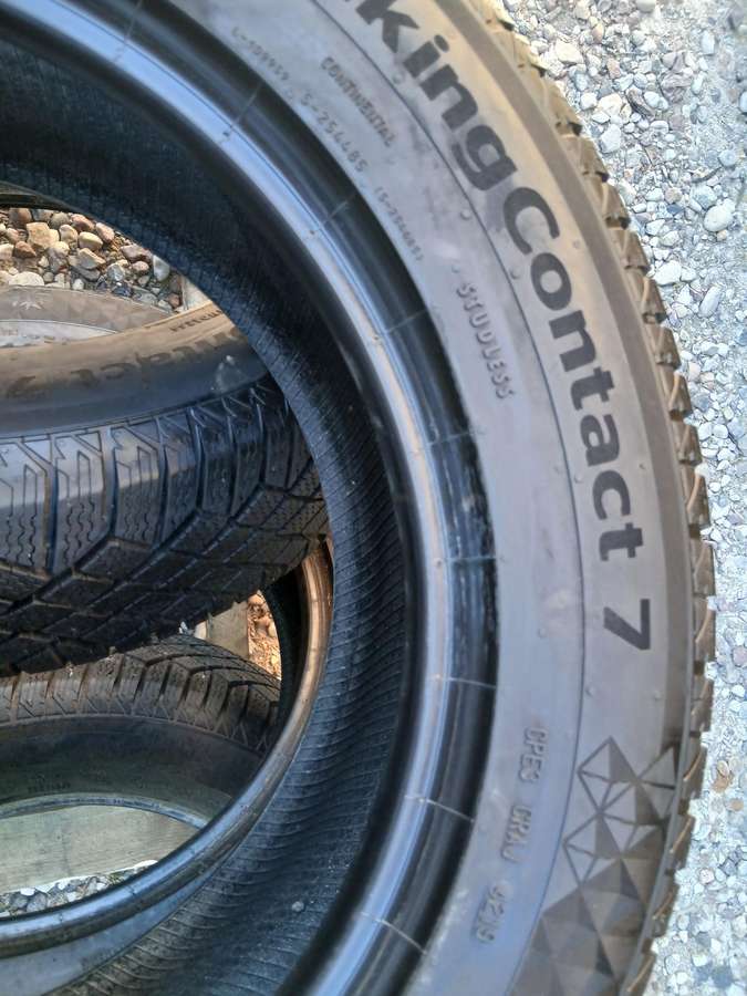 Continental, всесезонные 215/65 R17
