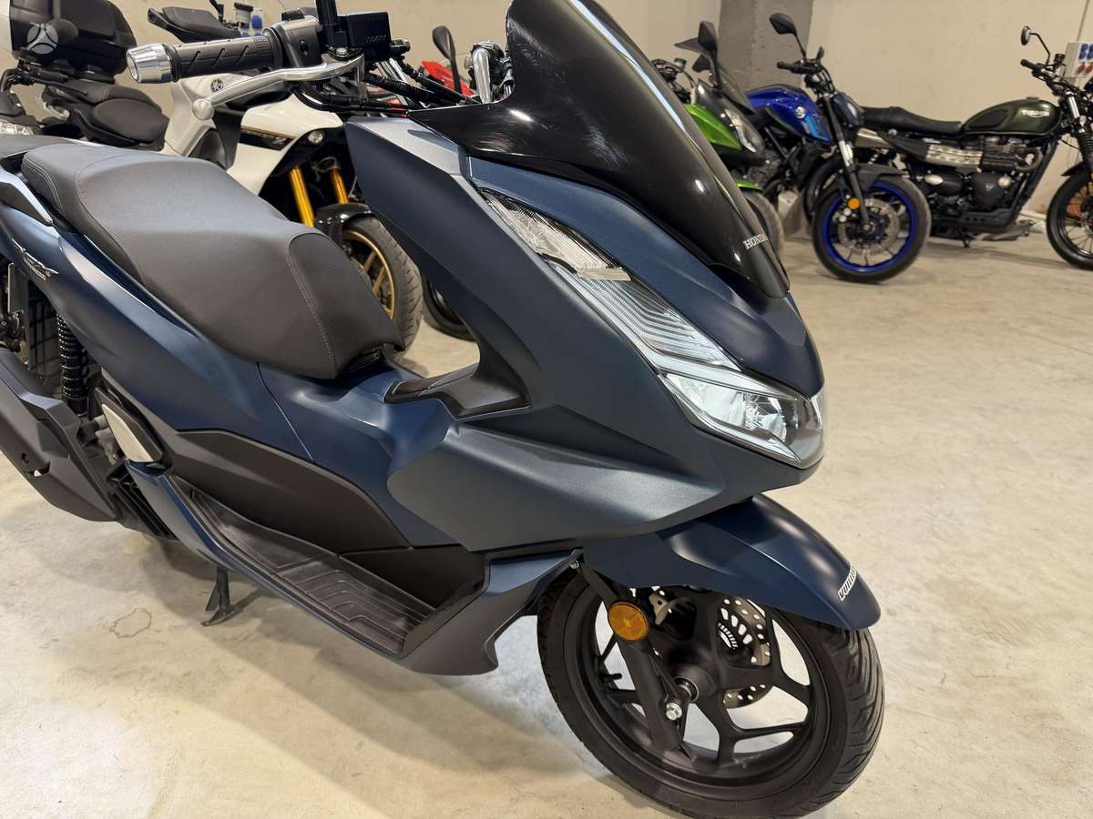 Honda PCX 125cc, мотороллеры / мопеды