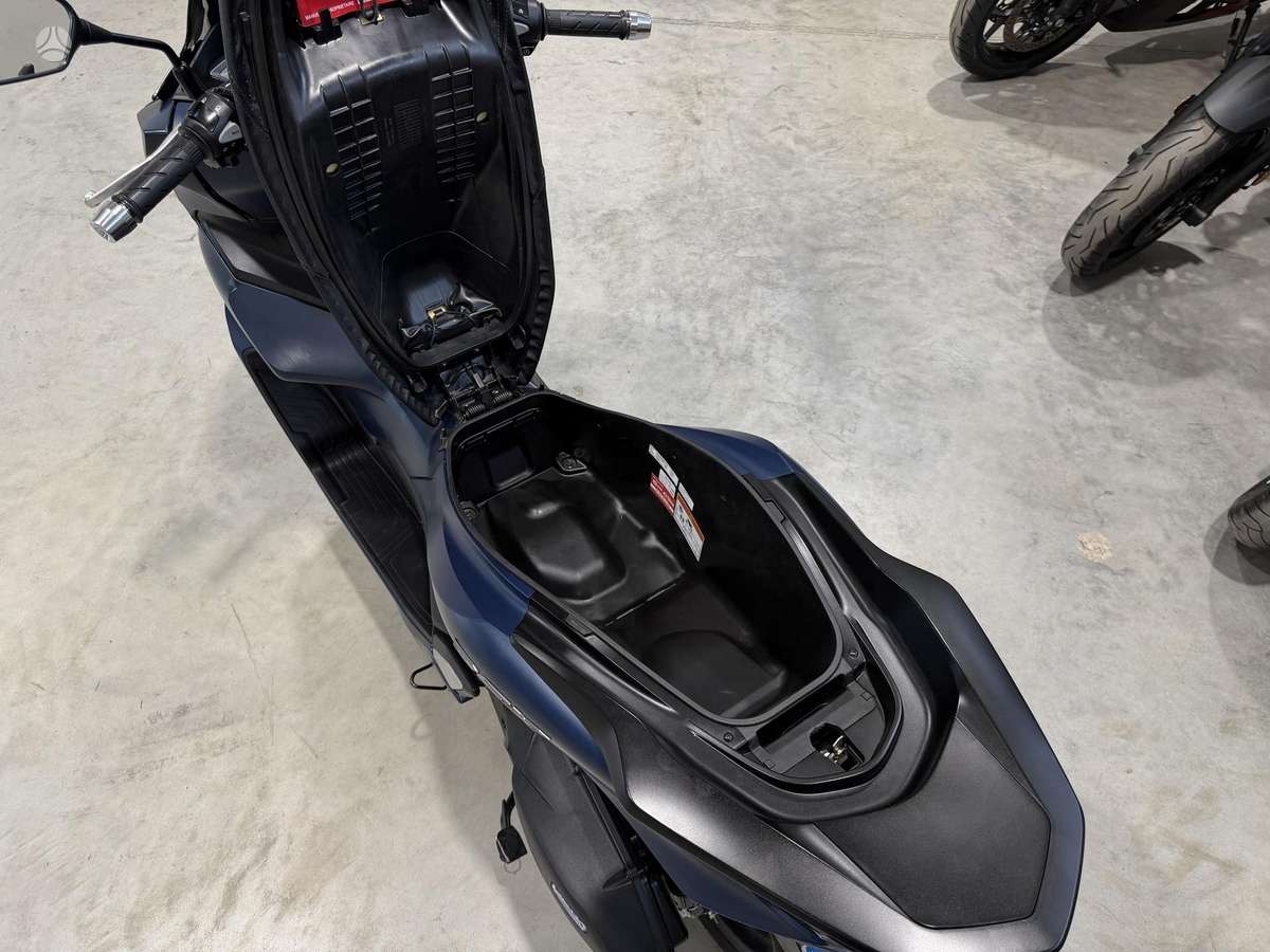 Honda PCX 125cc, мотороллеры / мопеды