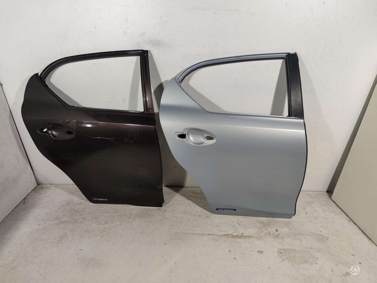 Lexus CT 200h doors