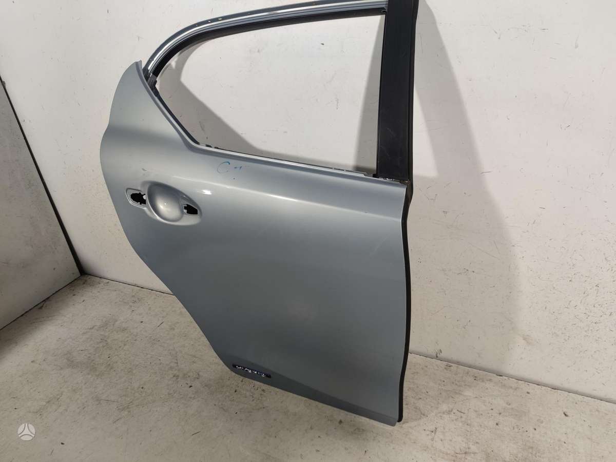 Lexus CT 200h doors