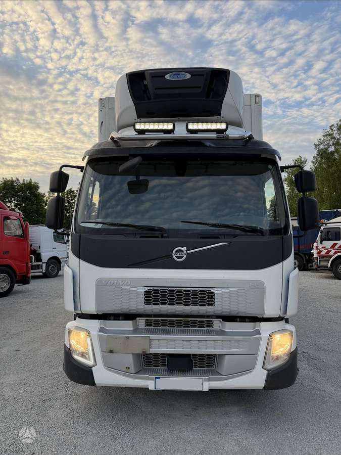 Volvo FE330 open side + Carrier, рефрижераторы
