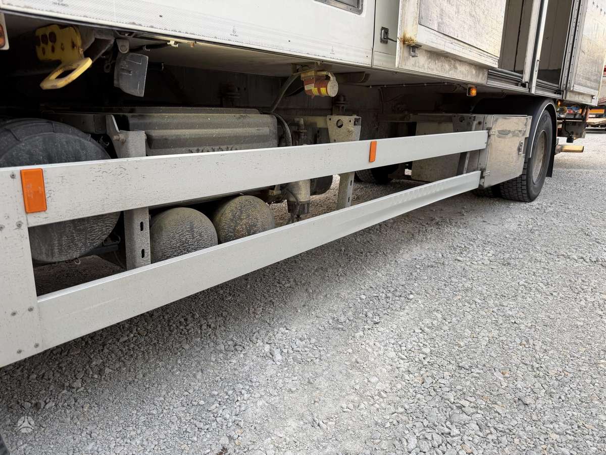 Volvo FE330 open side + Carrier, рефрижераторы