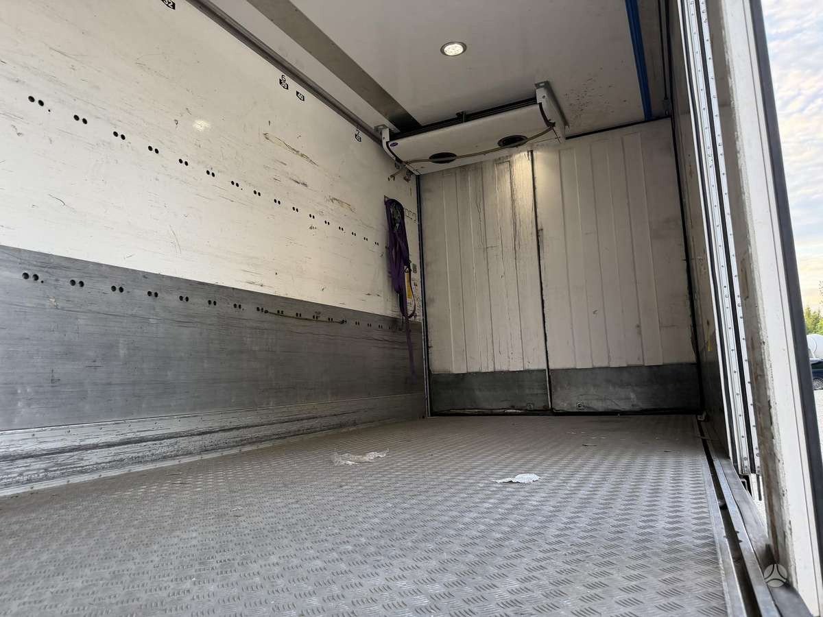 Volvo FE330 open side + Carrier, рефрижераторы
