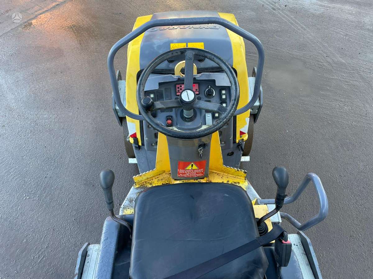Dynapac CC1000, vibro technika