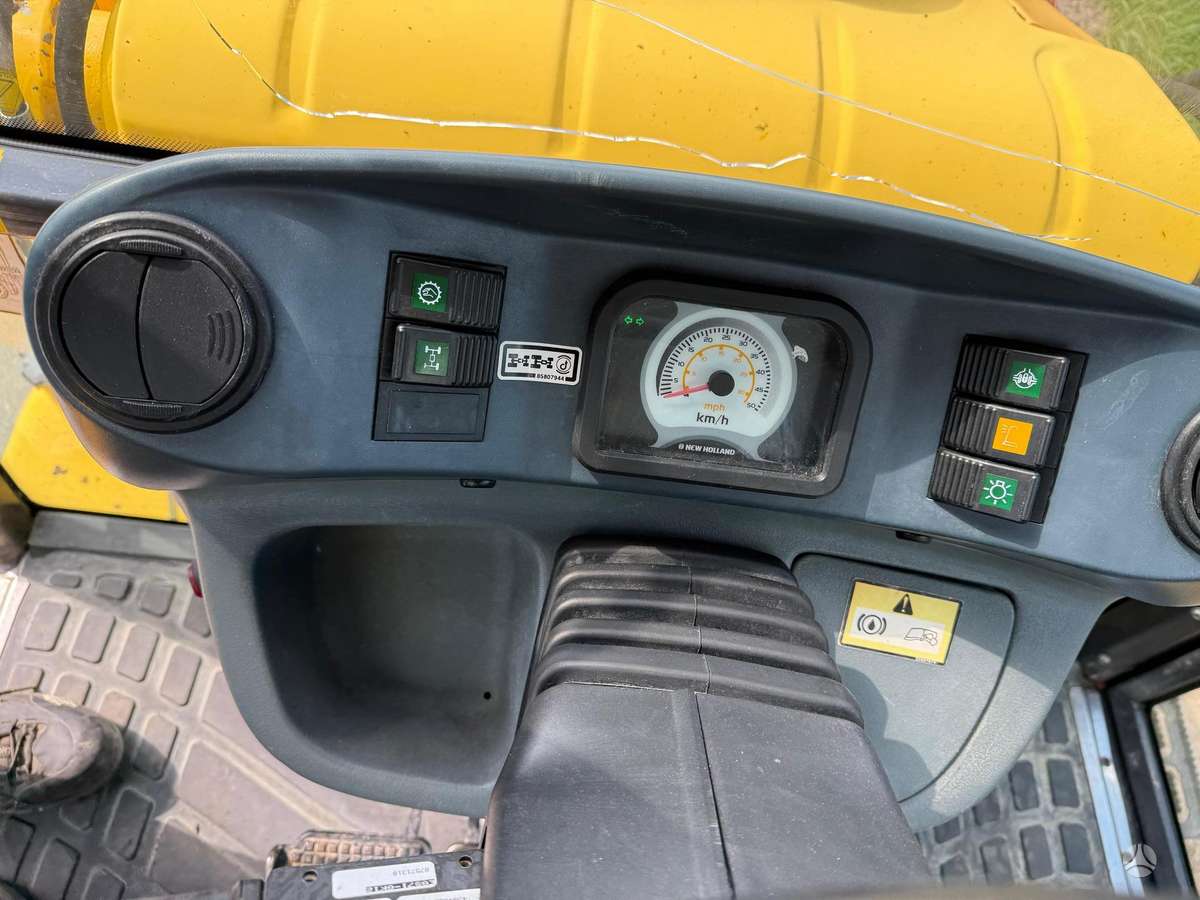 New Holland LB110B-4PT, excavator loader