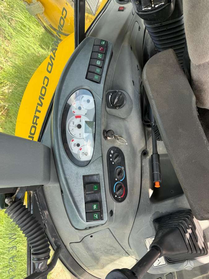 New Holland LB110B-4PT, excavator loader