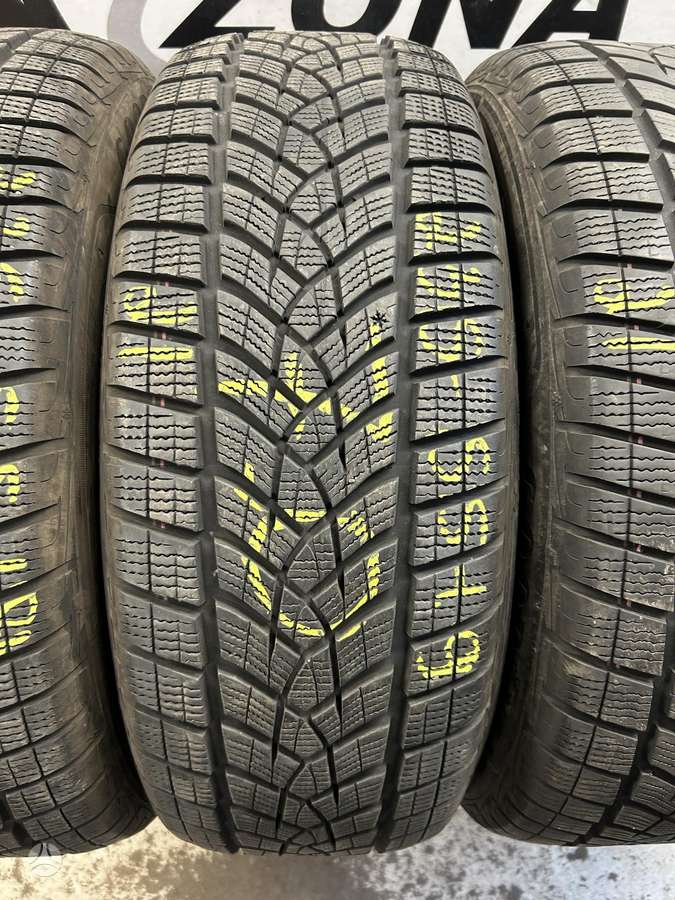 Goodyear Ultragrip Performance+ Suv, winter 235/55 R19