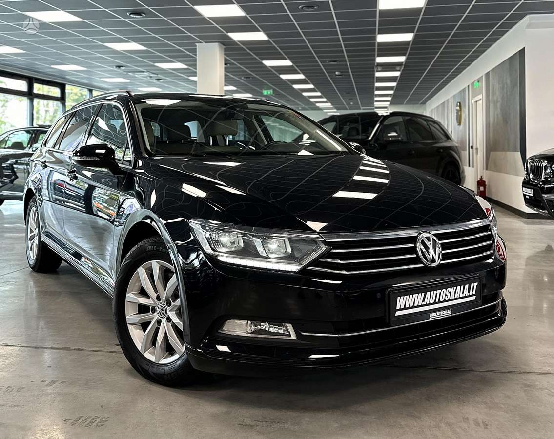 Volkswagen Passat - 1